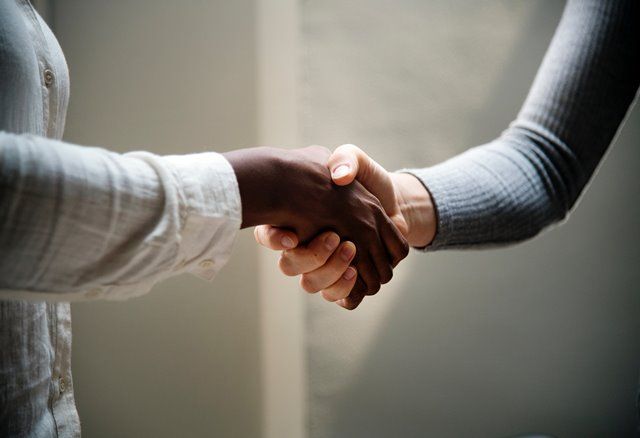 handshake compressor